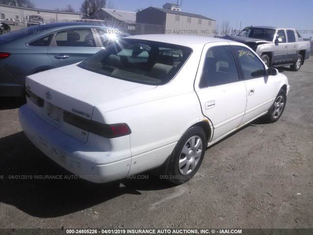 4T1BF22K7WU047282 - 1998 TOYOTA CAMRY CE/LE/XLE WHITE photo 4