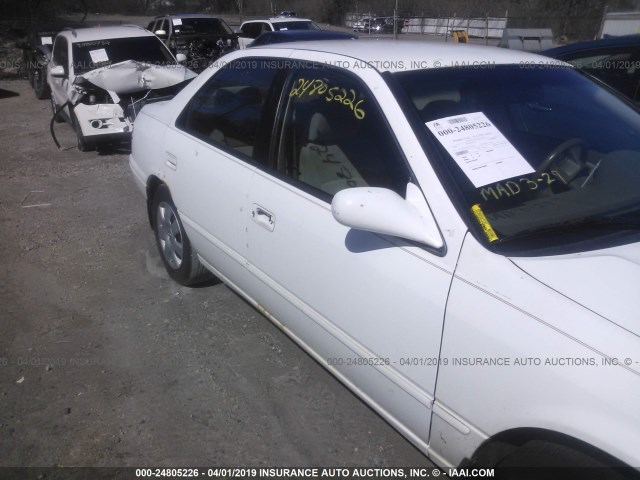 4T1BF22K7WU047282 - 1998 TOYOTA CAMRY CE/LE/XLE WHITE photo 6