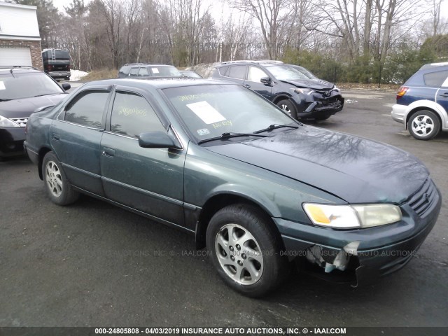 4T1BF28K9WU062535 - 1998 TOYOTA CAMRY CE/LE/XLE GREEN photo 1