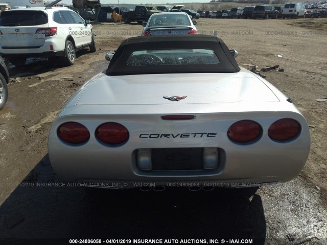 1G1YY32G025105577 - 2002 CHEVROLET CORVETTE SILVER photo 8