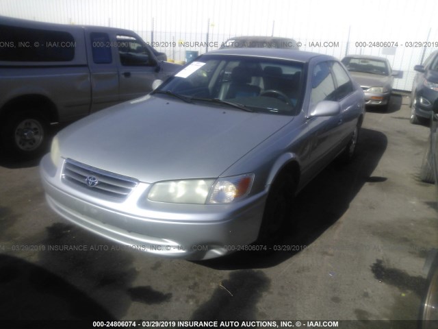 JT2BF22K310314205 - 2001 TOYOTA CAMRY CE/LE/XLE SILVER photo 2