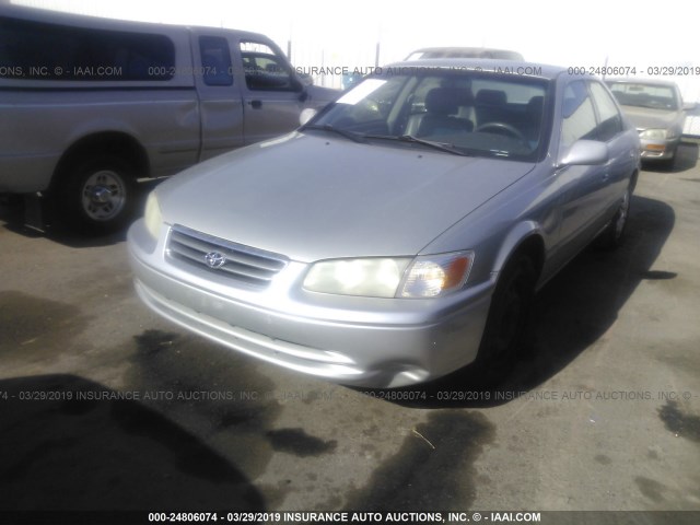 JT2BF22K310314205 - 2001 TOYOTA CAMRY CE/LE/XLE SILVER photo 6