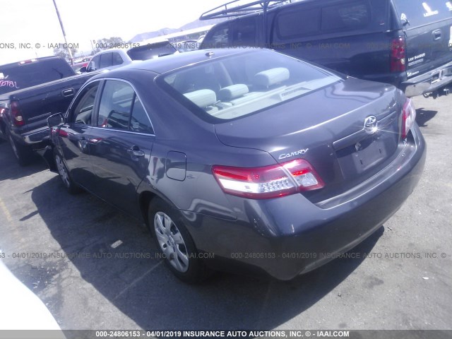 4T4BF3EK5BR149942 - 2011 TOYOTA CAMRY SE/LE/XLE GRAY photo 3