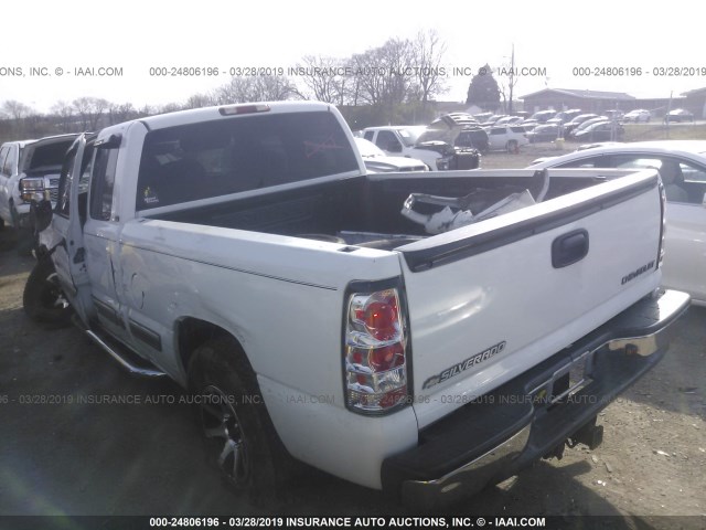 2GCEC19T121291373 - 2002 CHEVROLET SILVERADO C1500 WHITE photo 3