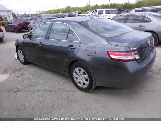 4T4BF3EK5AR064467 - 2010 TOYOTA CAMRY SE/LE/XLE GRAY photo 3