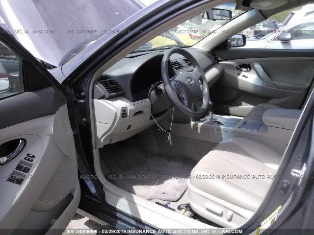 4T4BF3EK5AR064467 - 2010 TOYOTA CAMRY SE/LE/XLE GRAY photo 5