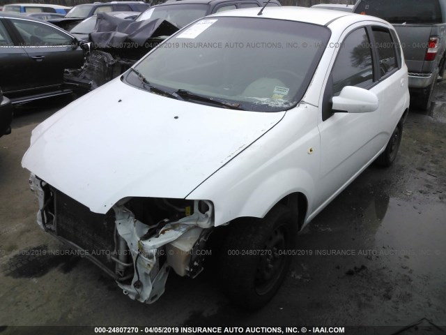 KL1TD62675B349116 - 2005 CHEVROLET AVEO LS WHITE photo 2