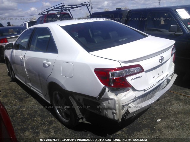 4T1BF1FK0CU175167 - 2012 TOYOTA CAMRY SE/LE/XLE WHITE photo 3