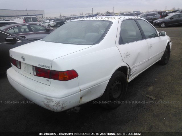 4T1BF22KXYU946611 - 2000 TOYOTA CAMRY LE/XLE WHITE photo 4