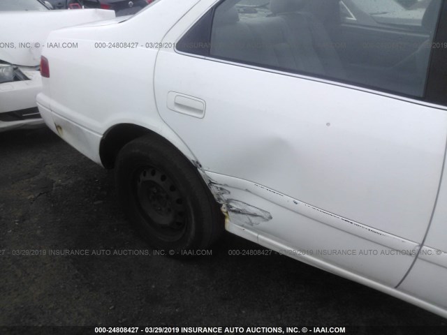 4T1BF22KXYU946611 - 2000 TOYOTA CAMRY LE/XLE WHITE photo 6