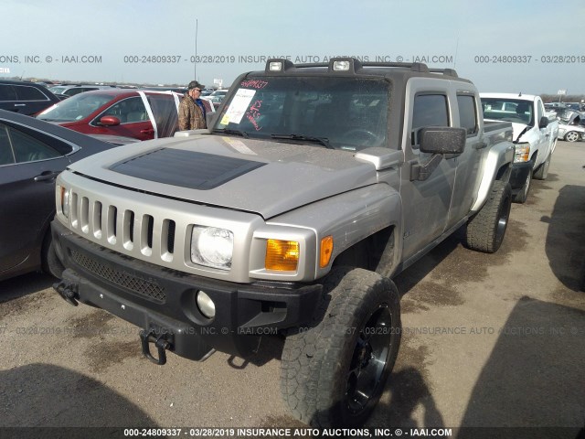 5GNEN13E098125793 - 2009 HUMMER H3T SILVER photo 2