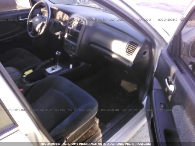 KMHWF25S84A936779 - 2004 HYUNDAI SONATA GL SILVER photo 5