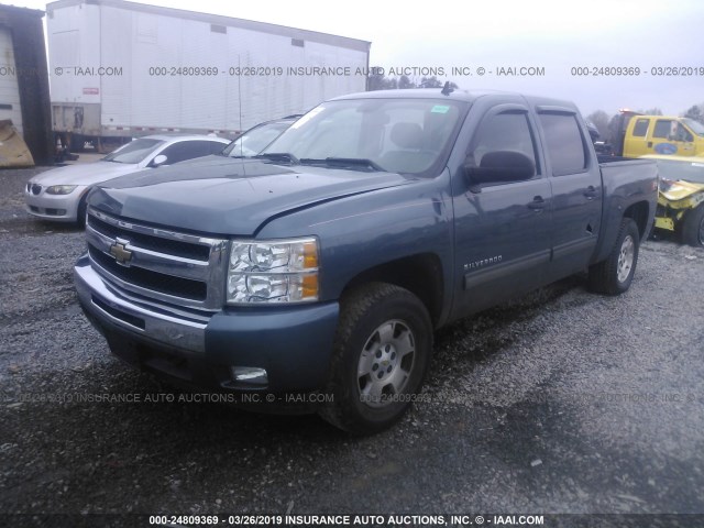 1GCPKSE3XBF151600 - 2011 CHEVROLET SILVERADO K1500 LT BLUE photo 2