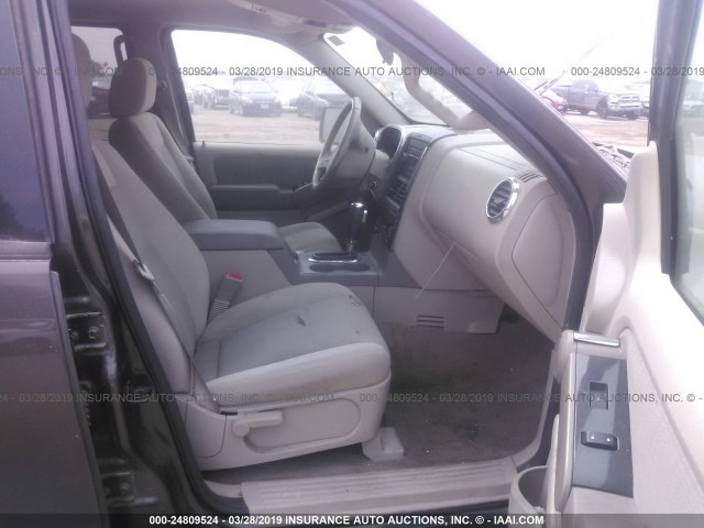 1FMEU73E56UB45090 - 2006 FORD EXPLORER XLT GRAY photo 5