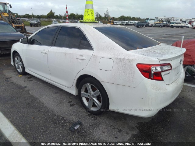 4T1BF1FK8CU611635 - 2012 TOYOTA CAMRY SE/LE/XLE WHITE photo 3