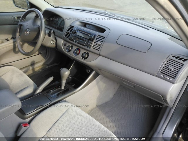 4T1BE32K52U532281 - 2002 TOYOTA CAMRY LE/XLE/SE GRAY photo 5