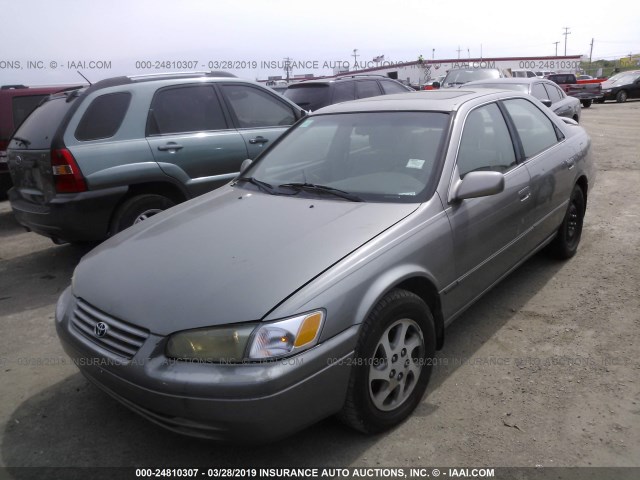 JT2BF28K6X0222506 - 1999 TOYOTA CAMRY LE/XLE 银色 照片 2