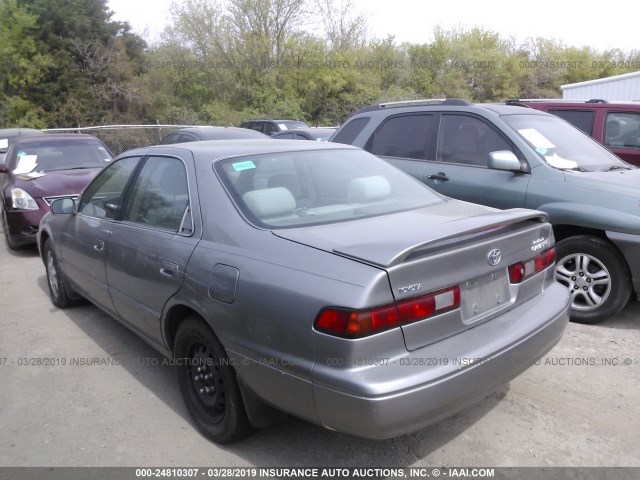 JT2BF28K6X0222506 - 1999 TOYOTA CAMRY LE/XLE 银色 照片 3