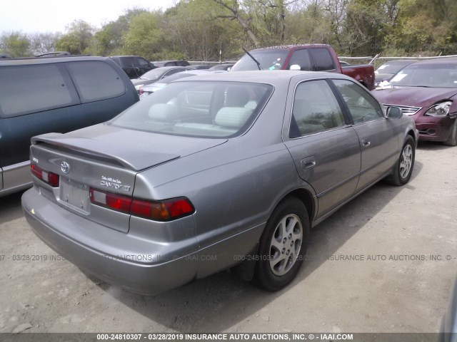 JT2BF28K6X0222506 - 1999 TOYOTA CAMRY LE/XLE 银色 照片 4