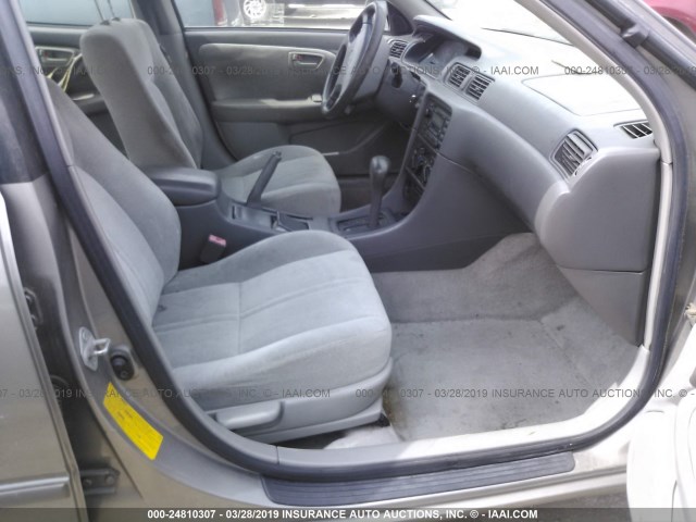 JT2BF28K6X0222506 - 1999 TOYOTA CAMRY LE/XLE 银色 照片 5