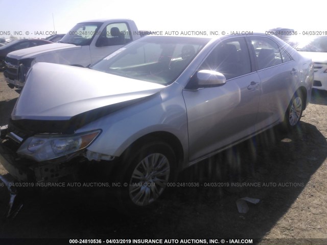 4T1BF1FK7DU641033 - 2013 TOYOTA CAMRY L/SE/LE/XLE 银色 照片 2