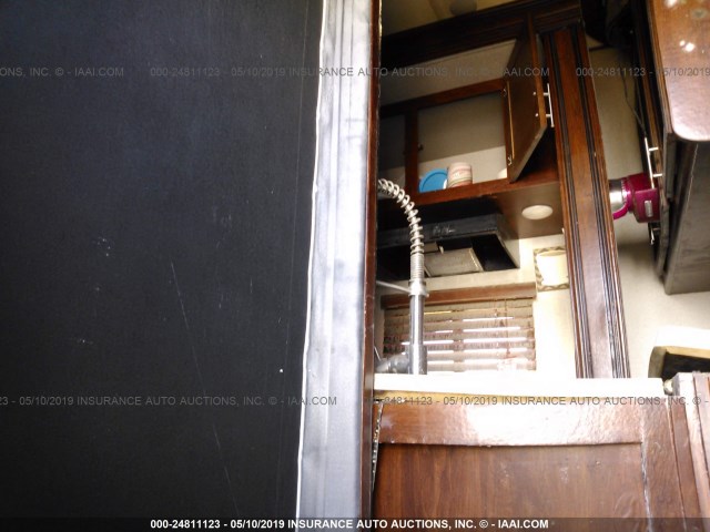 4X4FVGL28JR501856 - 2018 FOREST RIVER VENGEANCE  灰色 照片 8