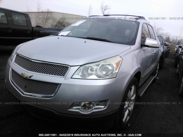 1GNEV33D49S108914 - 2009 CHEVROLET TRAVERSE LTZ SILVER photo 2