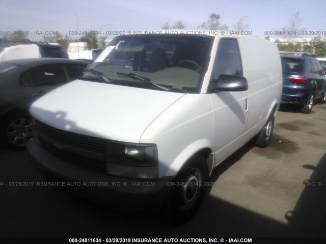 1GCDM19W4XB155569 - 1999 CHEVROLET ASTRO WHITE photo 2