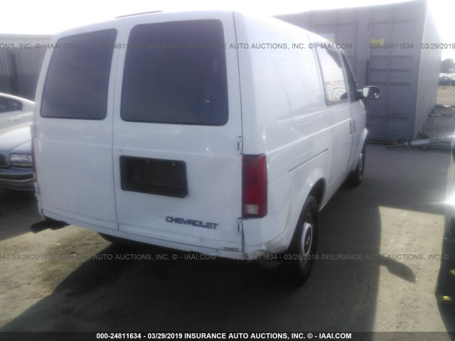 1GCDM19W4XB155569 - 1999 CHEVROLET ASTRO WHITE photo 4