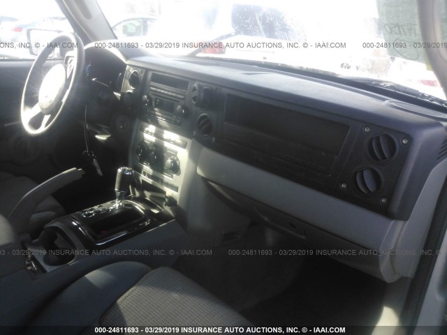 1J8HH48P07C699992 - 2007 JEEP COMMANDER 银色 照片 5