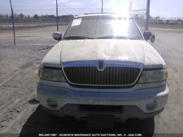 5LMFU28R12LJ02527 - 2002 LINCOLN NAVIGATOR 白色 照片 6