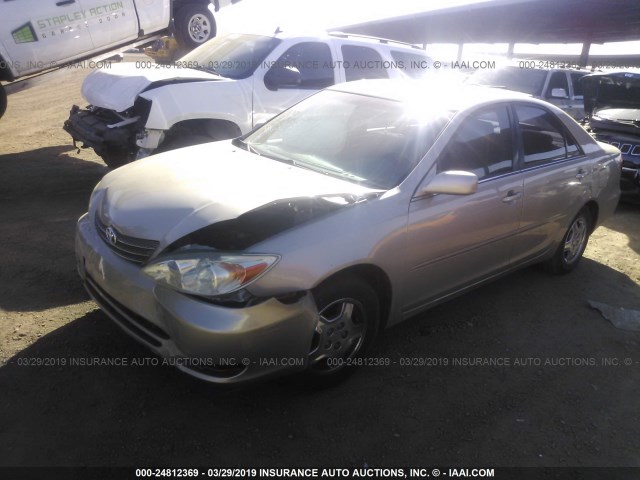 JTDBE32K220096761 - 2002 TOYOTA CAMRY LE/XLE/SE GOLD photo 2