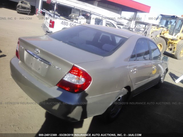 JTDBE32K220096761 - 2002 TOYOTA CAMRY LE/XLE/SE GOLD photo 4