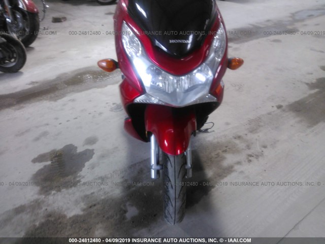 MLHJF2806B5000073 - 2011 HONDA PCX RED photo 5