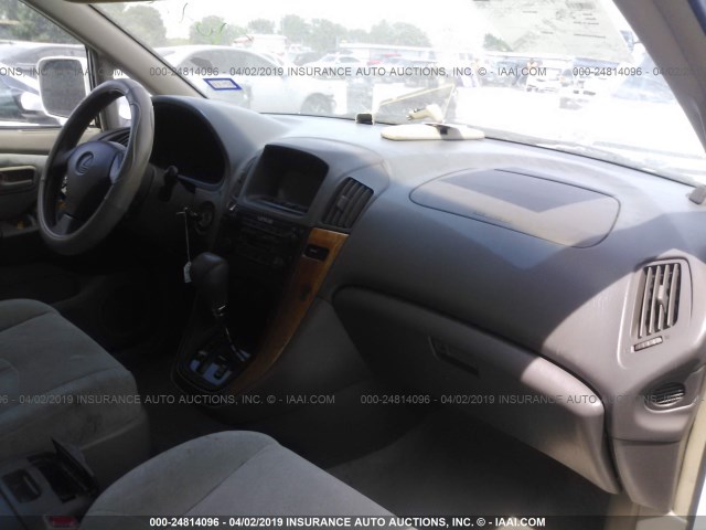 JT6GF10U0Y0047635 - 2000 LEXUS RX 300 WHITE photo 5