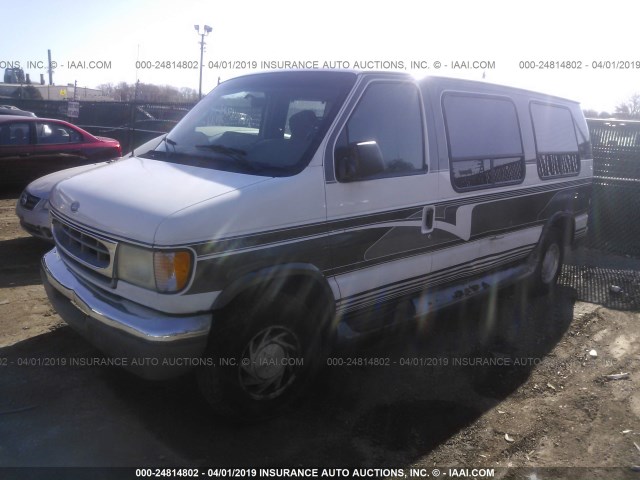 1FDRE14W52HA57534 - 2002 FORD ECONOLINE E150 VAN WHITE photo 2