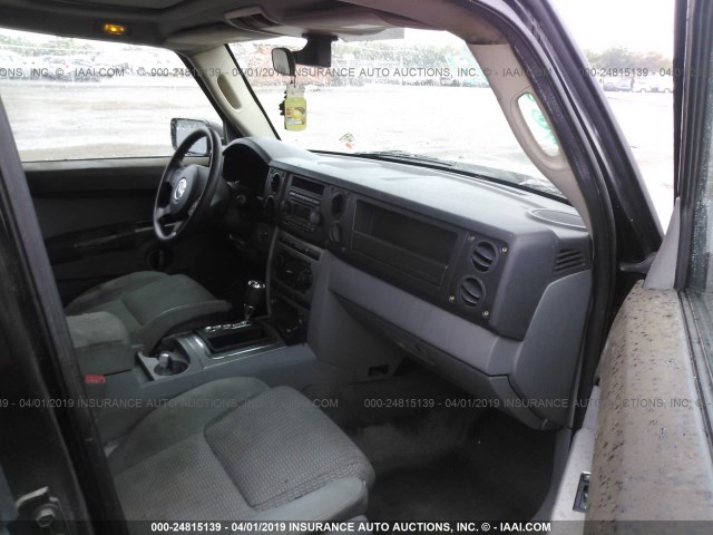 1J8HH48K16C353470 - 2006 JEEP COMMANDER BLACK photo 5