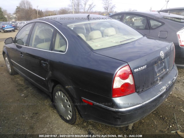 WVWMD63B75E011738 - 2005 VOLKSWAGEN PASSAT GL BLUE photo 3