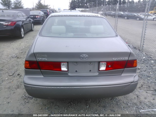 4T1BG22KXYU687017 - 2000 TOYOTA CAMRY CE/LE/XLE 灰色 照片 6