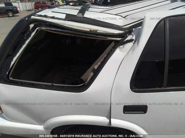 1GNCS13W312156544 - 2001 CHEVROLET BLAZER WHITE photo 6