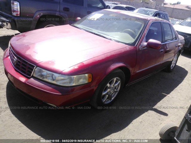 1G6KY5492WU923401 - 1998 CADILLAC SEVILLE STS RED photo 2