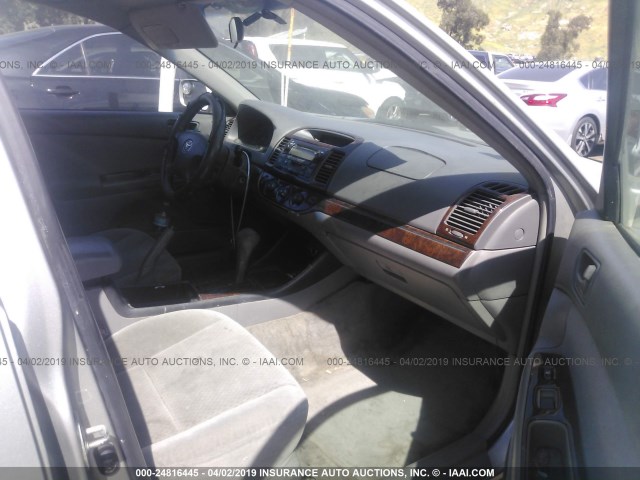 4T1BE32K13U126757 - 2003 TOYOTA CAMRY LE/XLE/SE SILVER photo 5