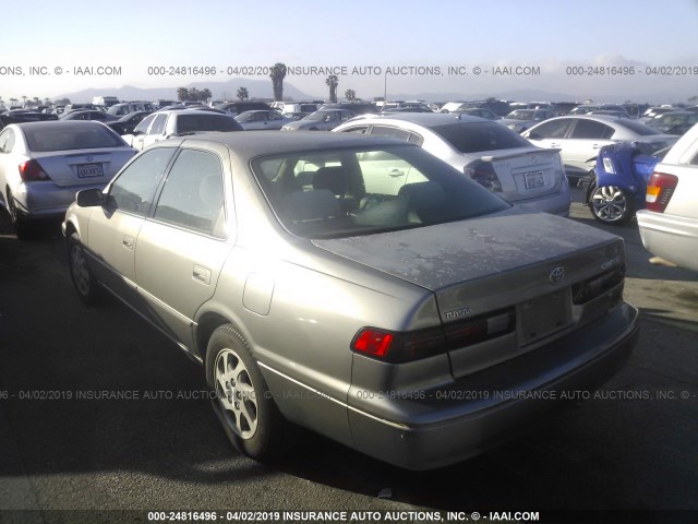 JT2BF22K4X0175579 - 1999 TOYOTA CAMRY LE/XLE Champagne photo 3