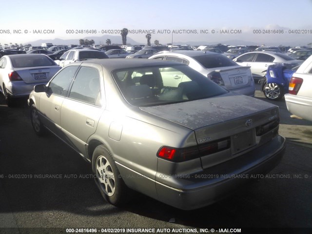 JT2BF22K4X0175579 - 1999 TOYOTA CAMRY LE/XLE Champagner Foto 3