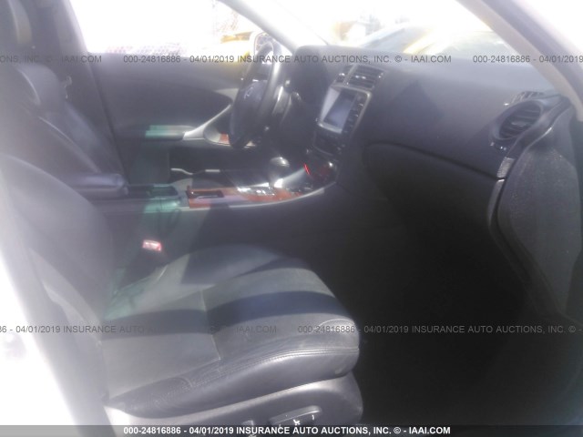 JTHBK262265000650 - 2006 LEXUS IS 250 WHITE photo 5