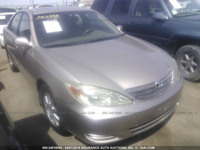 JTDBF30K320011684 - 2002 TOYOTA CAMRY LE/XLE/SE GOLD photo 1