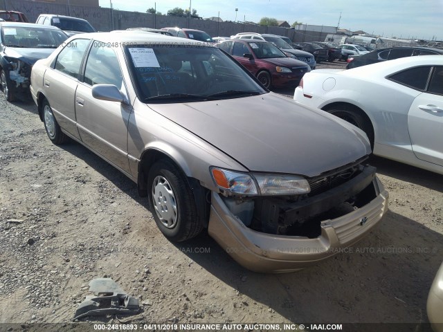 JT2BG22K8W0172891 - 1998 TOYOTA CAMRY CE/LE/XLE GOLD photo 1