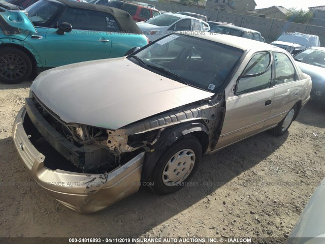 JT2BG22K8W0172891 - 1998 TOYOTA CAMRY CE/LE/XLE GOLD photo 2