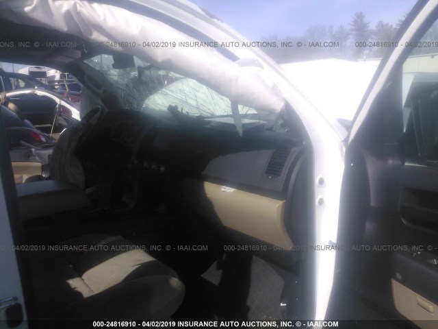 5TDBY5G17FS124043 - 2015 TOYOTA SEQUOIA SR5 WHITE photo 5