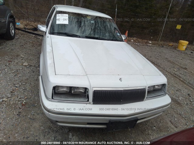 1C3XV66RXPD143943 - 1993 CHRYSLER NEW YORKER FIFTH AVENUE WHITE photo 6